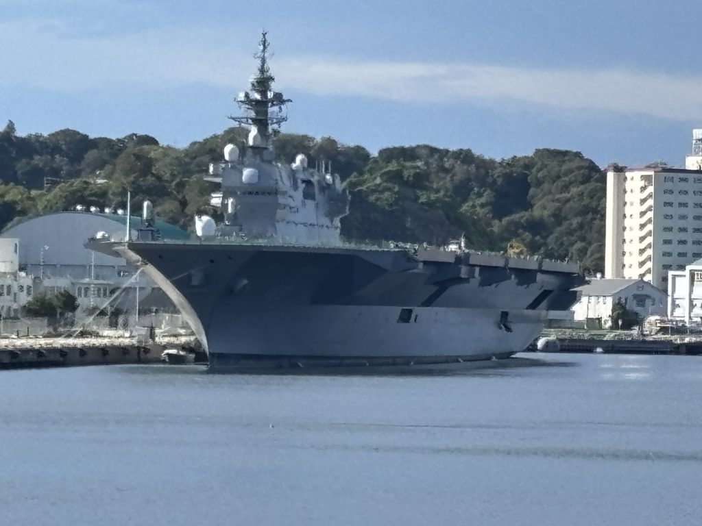 護衛艦「いずも」